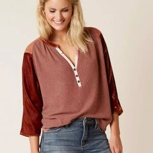 Gimmicks by BKE Waffle Thermal Henley Top Size Large